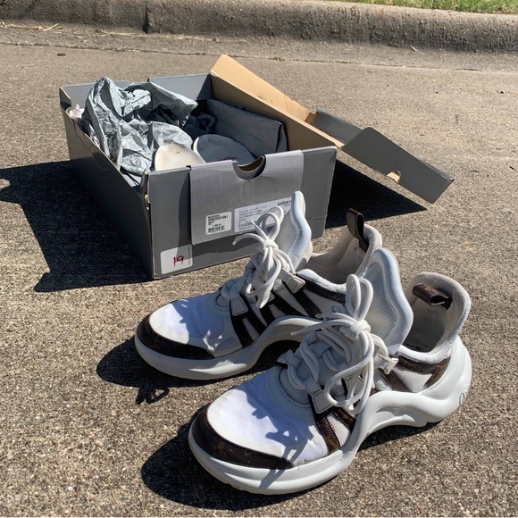 AUTHENTIC Louis Vuitton archlight sneaker size 9 women’s - Picture 10 of 10